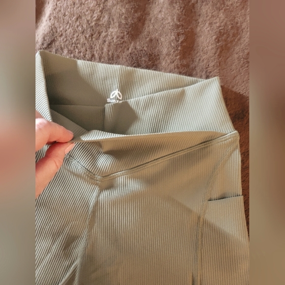 Sunzel Women's Shorts High Waist Tummy Control/ Deep Pockets Green Sz XS SNWOT - Picture 8 of 9